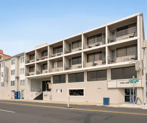 Photo 2 - Oceanic Hotel