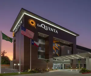 Photo 2 - La Quinta Inn & Suites by Wyndham Houston East at Sheldon Rd