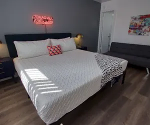 Photo 4 - Suites at 23 Palms By RocketStay