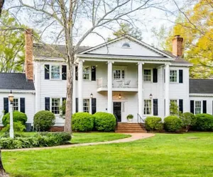 Photo 2 - The Virginia Cliffe Inn