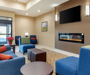 Photo 4 - Comfort Suites Greensboro - High Point