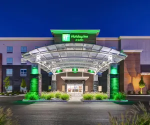 Photo 2 - Holiday Inn & Suites Toledo Southwest - Perrysburg, an IHG Hotel