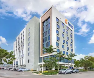 Photo 2 - Comfort Inn & Suites Miami International Airport