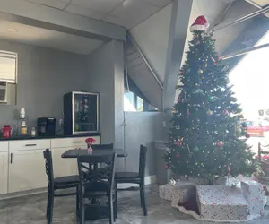 Photo 5 - Regency Inn