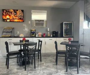 Photo 3 - Regency Inn