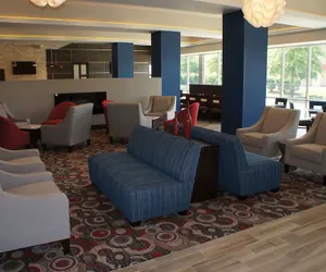 Photo 4 - La Quinta Inn & Suites by Wyndham Bloomington