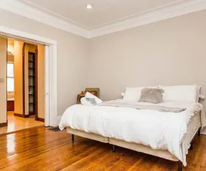 Photo 3 - Safe Spacious Mansion Indowntown