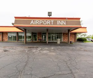 Photo 2 - OYO Hotel at Chicago Rockford International Airport, IL