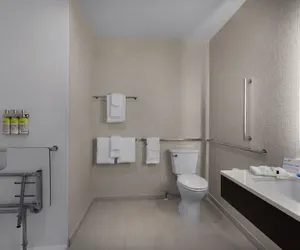 Photo 2 - Holiday Inn Express Lake Park by IHG