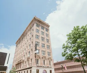 Photo 2 - The Esquire Hotel Downtown Gastonia, an Ascend Collection Hotel