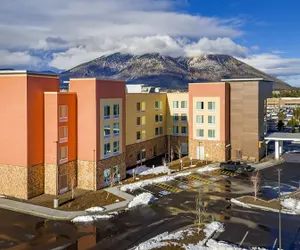 Photo 2 - La Quinta Inn & Suites by Wyndham Flagstaff East I-40