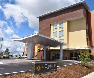 Photo 2 - La Quinta Inn & Suites by Wyndham Flagstaff East I-40