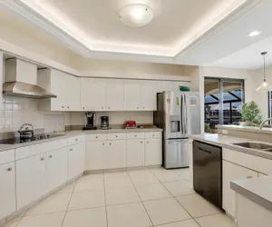 Photo 2 - 811 Bluebonnet Court