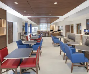Photo 2 - Holiday Inn Express & Suites Hudson I-94 by IHG