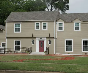 Photo 2 - The Oaks Bed and Breakfast