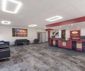 Photo 5 - Econo Lodge Cave City
