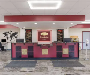 Photo 2 - Econo Lodge Cave City