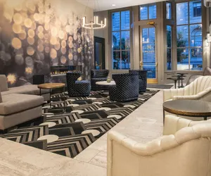 Photo 2 - Harlow Hotel