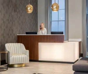 Photo 4 - Harlow Hotel