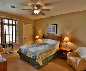 Photo 2 - Unit 411a 1 Bd/ 1 Ba Condo 1 Bedroom Condo by RedAwning