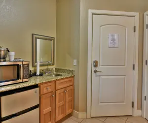 Photo 5 - Unit 411b 1bd/ 1ba Efficiency Condo 1 Bedroom Condo by RedAwning