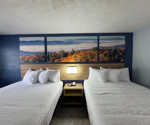 Photo 4 - Days Inn by Wyndham Charlotte University