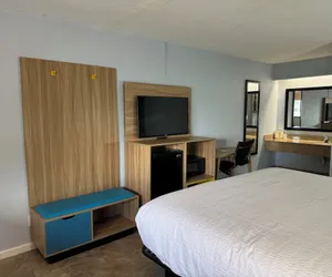 Photo 2 - Days Inn by Wyndham Charlotte University