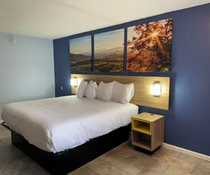 Photo 3 - Days Inn by Wyndham Charlotte University