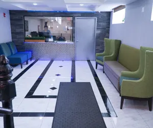 Photo 4 - Hotel Mint JFK Airport