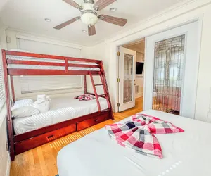Photo 4 - Private vacation home with free parking!