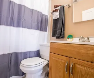 Photo 4 - Private vacation home with free parking!