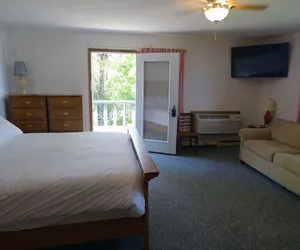 Photo 4 - Eagle View Motel & Retreat