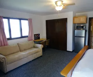 Photo 3 - Eagle View Motel & Retreat