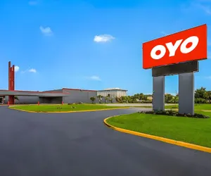 Photo 2 - OYO Hotel Orlando Airport