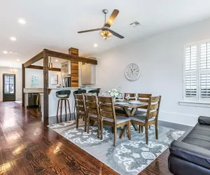 Photo 2 - Spacious Townhouse close to FQ & City Hot Spots