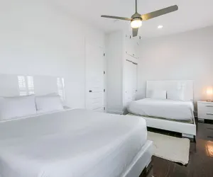 Photo 4 - Spacious Townhouse close to FQ & City Hot Spots