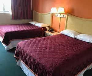 Photo 3 - Budget Inn