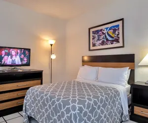 Photo 4 - Amazing 1br Apartment With Pool, Hallandale Beach!
