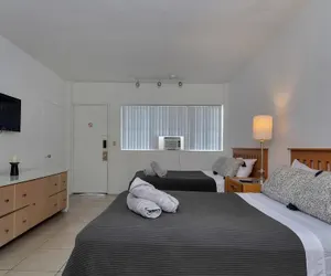 Photo 5 - Lovely Little Studio With Pool, Hallandale Beach:)