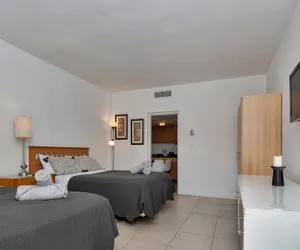 Photo 4 - Lovely Little Studio With Pool, Hallandale Beach:)