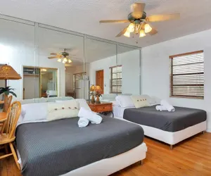 Photo 4 - Lovely Apt, Hollywood Beach, 1/2 Block From Ocean!