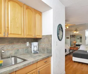 Photo 2 - Lovely Apt, Hollywood Beach, 1/2 Block From Ocean!