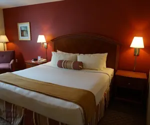 Photo 5 - Riverside Hotel