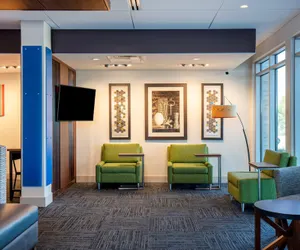 Photo 5 - Holiday Inn Express & Suites Beloit by IHG
