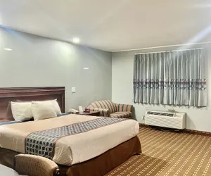 Photo 4 - Palace Motel