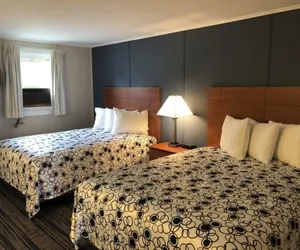 Photo 3 - Edenbrook Motel