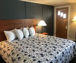 Photo 4 - Edenbrook Motel