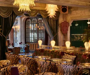 Photo 4 - Lafayette Hotel & Club