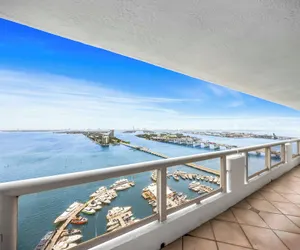 Photo 2 - Bay Overlooking Condo With Balcony