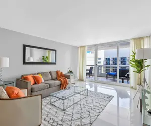 Photo 2 - Bay Overlooking Condo With Balcony